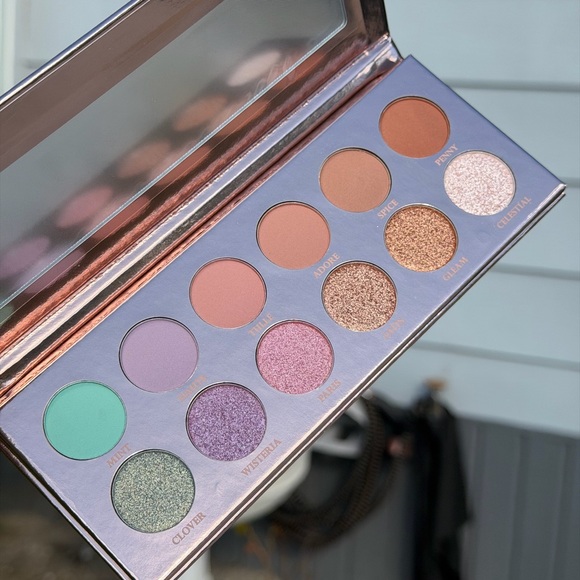 GIRLACTIK The Essential Eyeshadow Palette Vol 2 - Picture 6 of 11